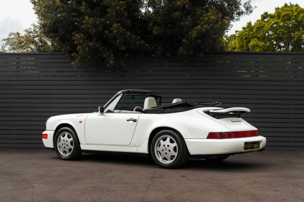 Porsche 911 Carrera 2 1990 25910