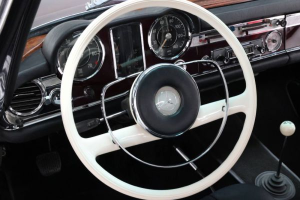 Mercedes-Benz 230 SL 1965 82037