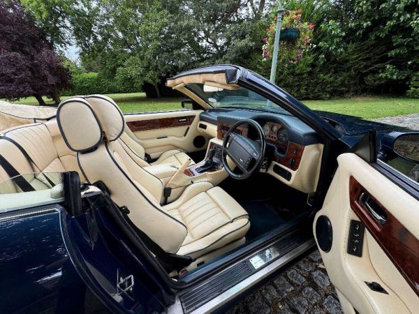 Aston Martin V8 Volante 1997 101311