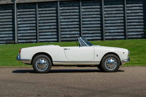 Alfa Romeo Giulia 1600 Spider 1963 59594