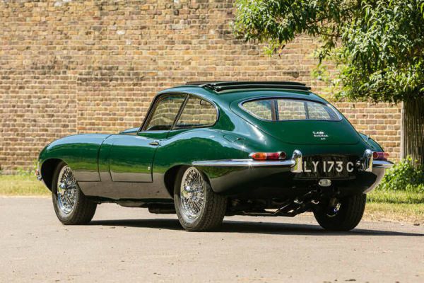 Jaguar E-Type 4.2 1965 61934