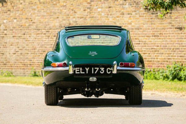 Jaguar E-Type 4.2 1965 61936