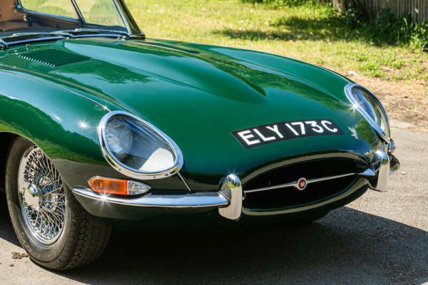 Jaguar E-Type 4.2 1965 61938