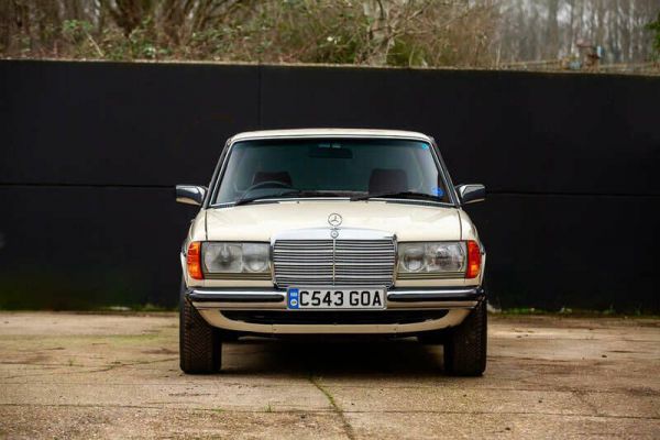 Mercedes-Benz 230 E 1985 62045