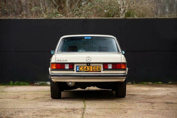 Mercedes-Benz 230 E 1985 62047