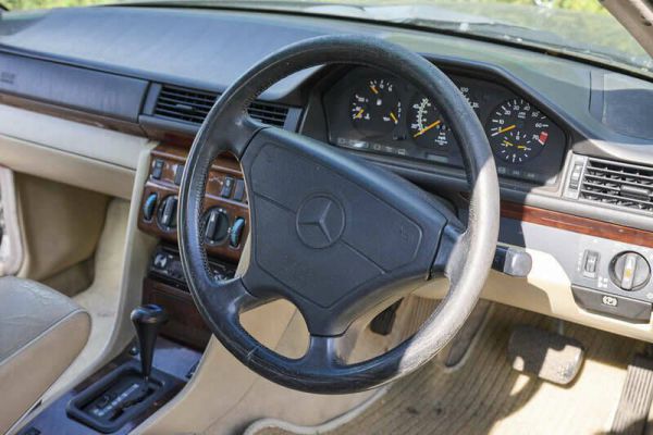 Mercedes-Benz E 320 1993 79400