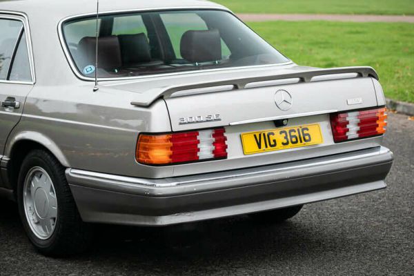 Mercedes-Benz 300 SE 1990 83155