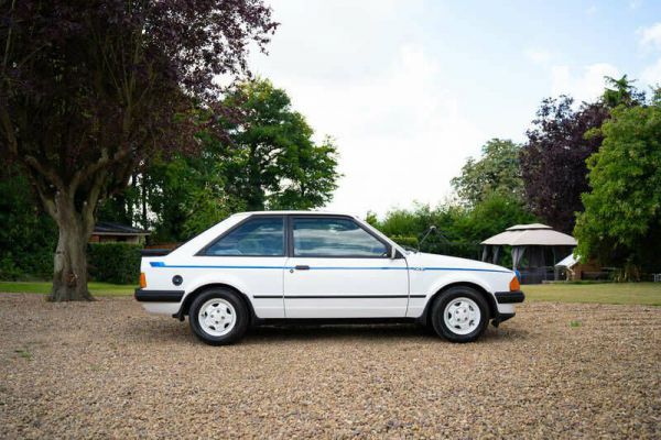 Ford Escort XR3i 1983 93908