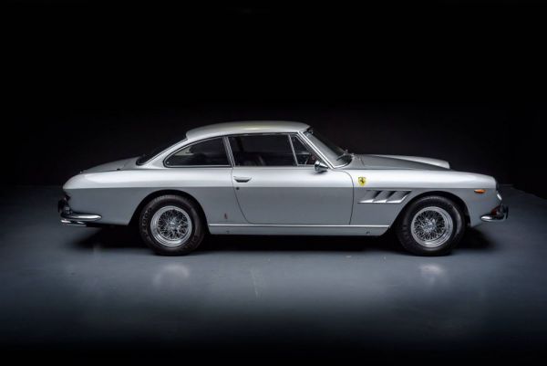 Ferrari 330 GT 2+2 1967 2069