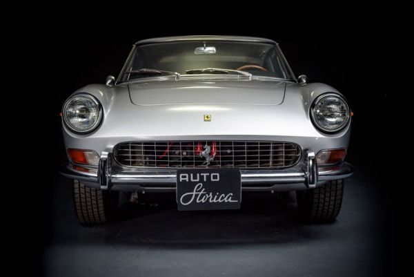 Ferrari 330 GT 2+2 1967 2071