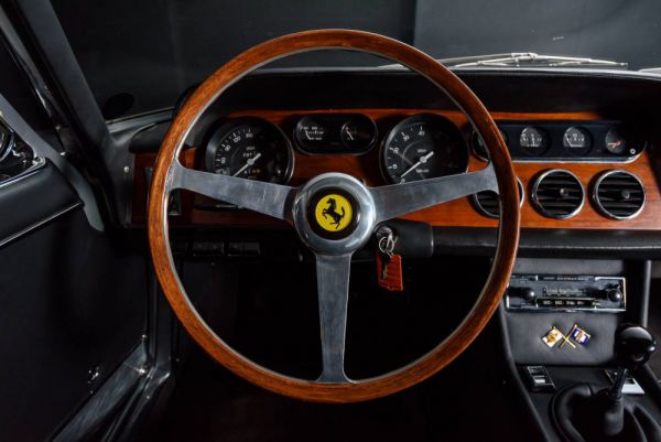 Ferrari 330 GT 2+2 1967 2073