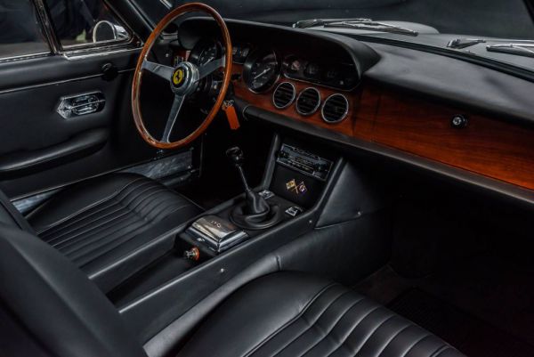 Ferrari 330 GT 2+2 1967 2079