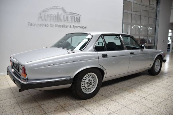 Daimler Double Six 1989 2480