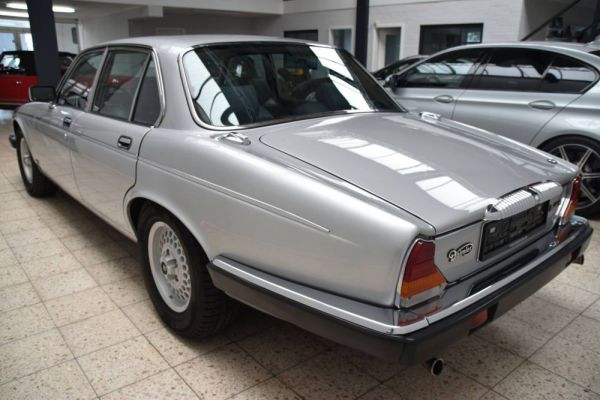 Daimler Double Six 1989 2481