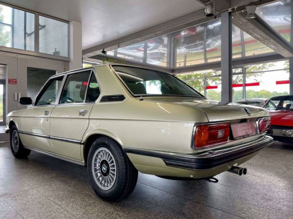 BMW 528i 1979 4211