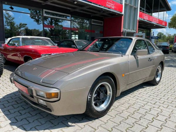 Porsche 944 1983 4829