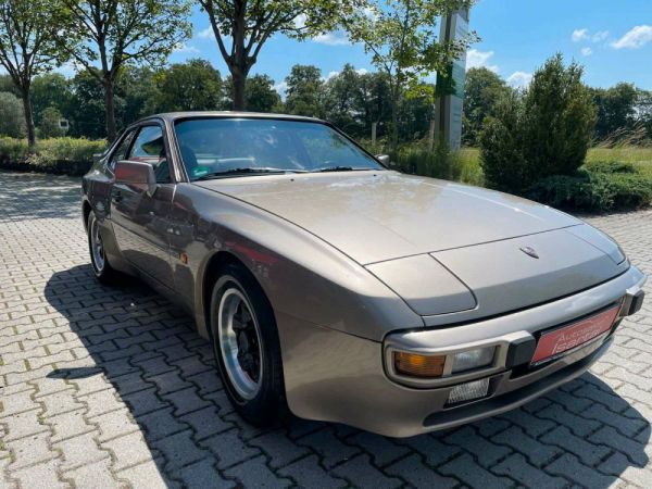 Porsche 944 1983 4831