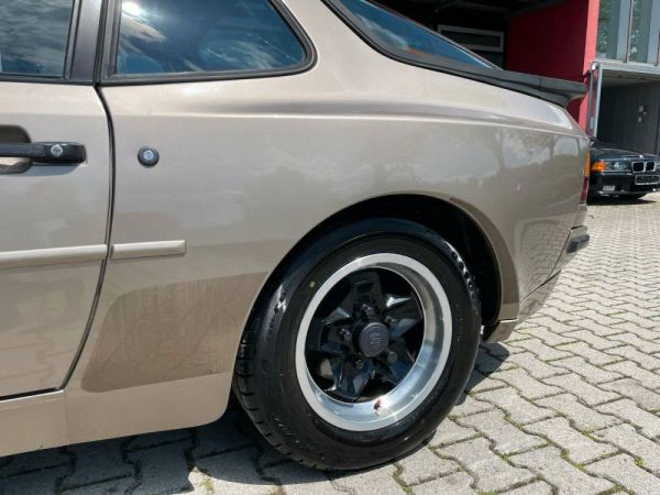 Porsche 944 1983 4836