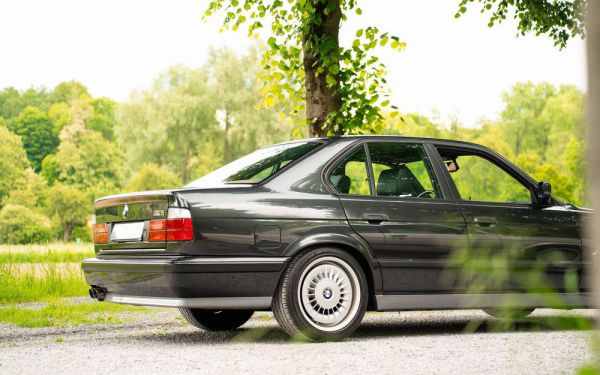 BMW M5 1992 73410