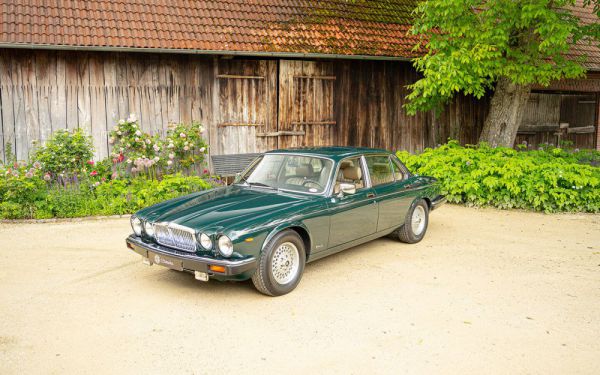 Jaguar XJ 12 1991 77590