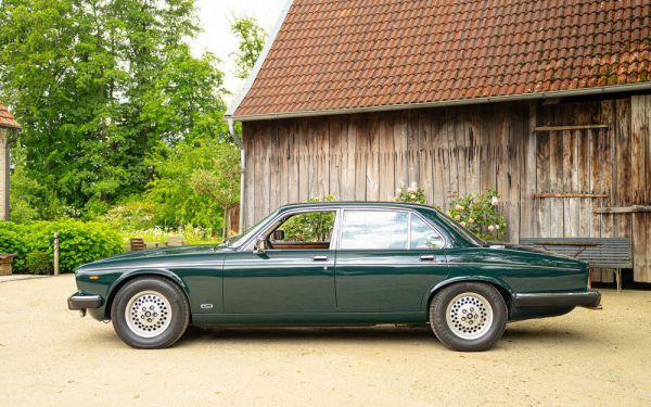 Jaguar XJ 12 1991 77592