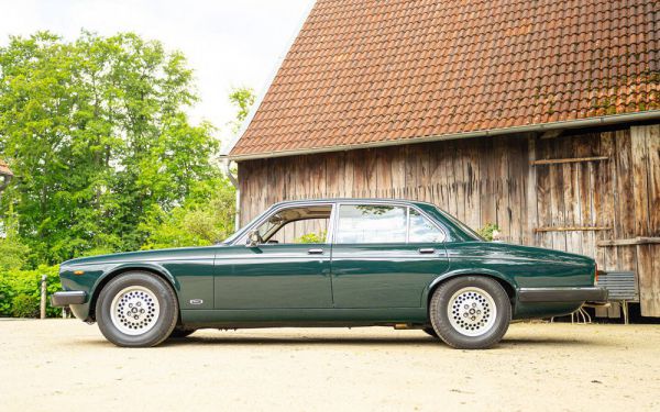 Jaguar XJ 12 1991 77593