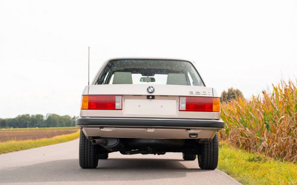 BMW 320i 1983 96241