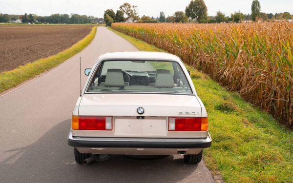 BMW 320i 1983 96242