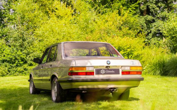 BMW 528i 1983 104053