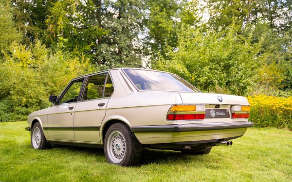 BMW 528i 1983 104060