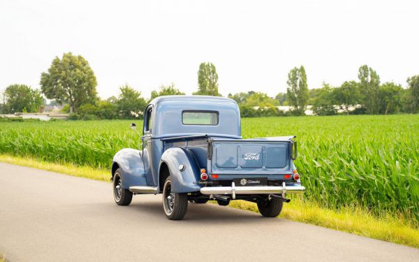 Ford V8 Model 46 Pick Up 1940 104657