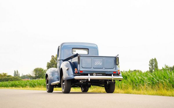 Ford V8 Model 46 Pick Up 1940 104658