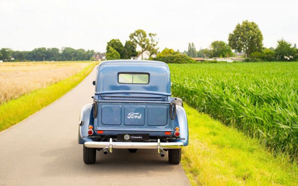 Ford V8 Model 46 Pick Up 1940 104659