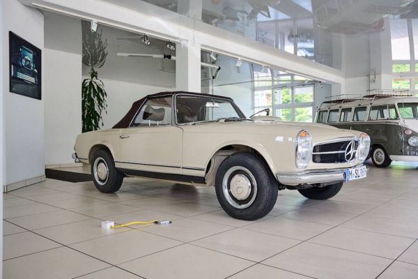 Mercedes-Benz 230 SL 1966 8608