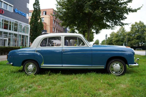 Mercedes-Benz 220 S 1957