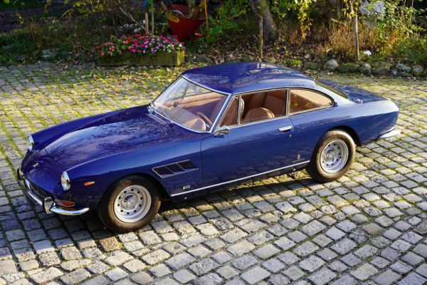 Ferrari 330 GT 2+2 1967 82178