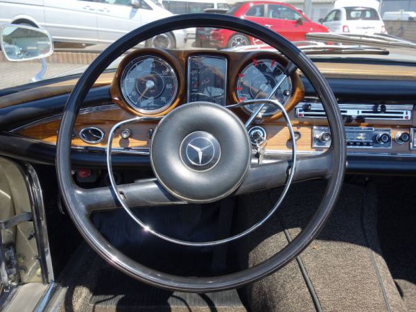 Mercedes-Benz 300 SE 1964 14389