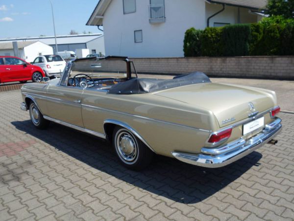 Mercedes-Benz 300 SE 1964 14390