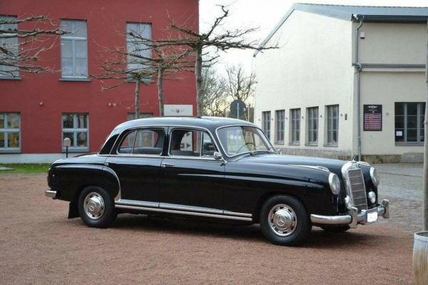 Mercedes-Benz 220 a 1956 15107