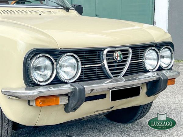 Alfa Romeo Giulia Nuova Super 1300 1975 60449