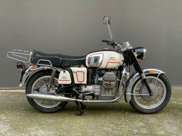 Moto guzzi V7 700 1969