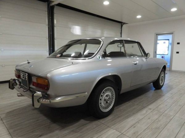 Alfa Romeo 2000 GT Veloce 1971 109233