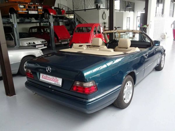 Mercedes-Benz E 220 1996 30543