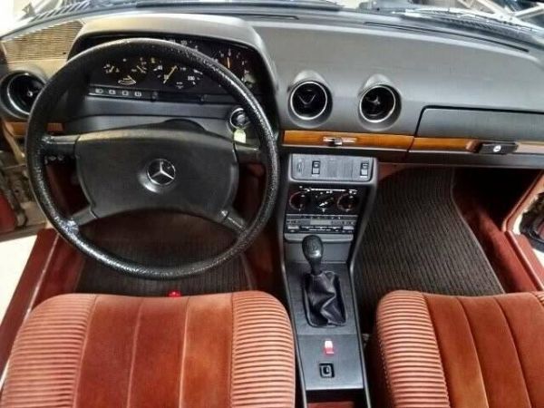 Mercedes-Benz 230 E 1983 106150