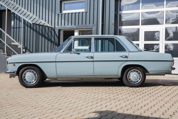 Mercedes-Benz 220 1972 36009