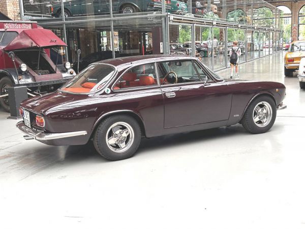 Alfa Romeo 2000 GT Veloce 1975 39703