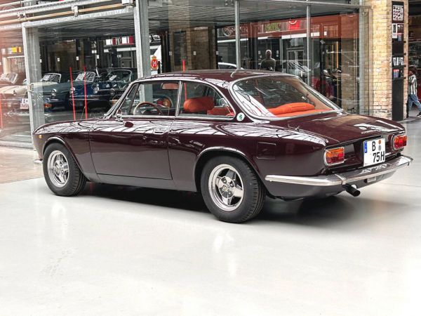 Alfa Romeo 2000 GT Veloce 1975 39705