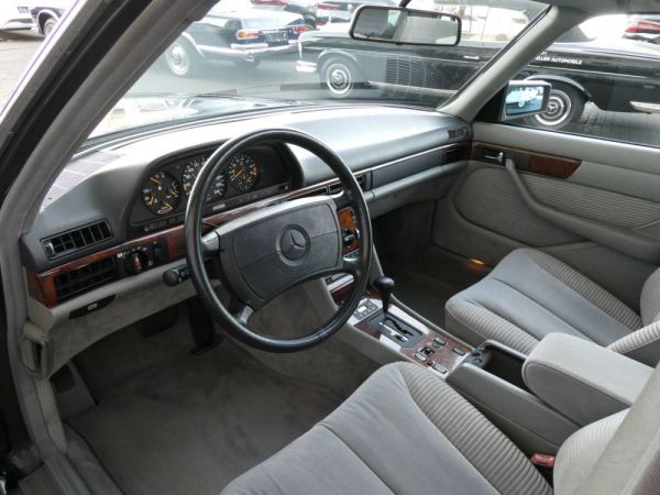 Mercedes-Benz 300 SE 1989 42020