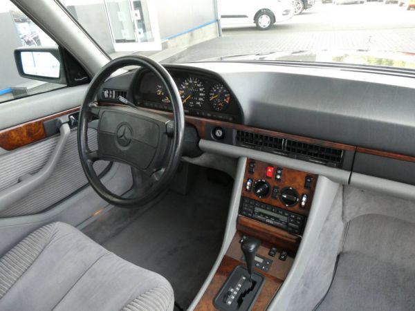 Mercedes-Benz 300 SE 1989 42026