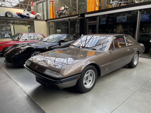 Ferrari 365 GT4 2+2 1973 322